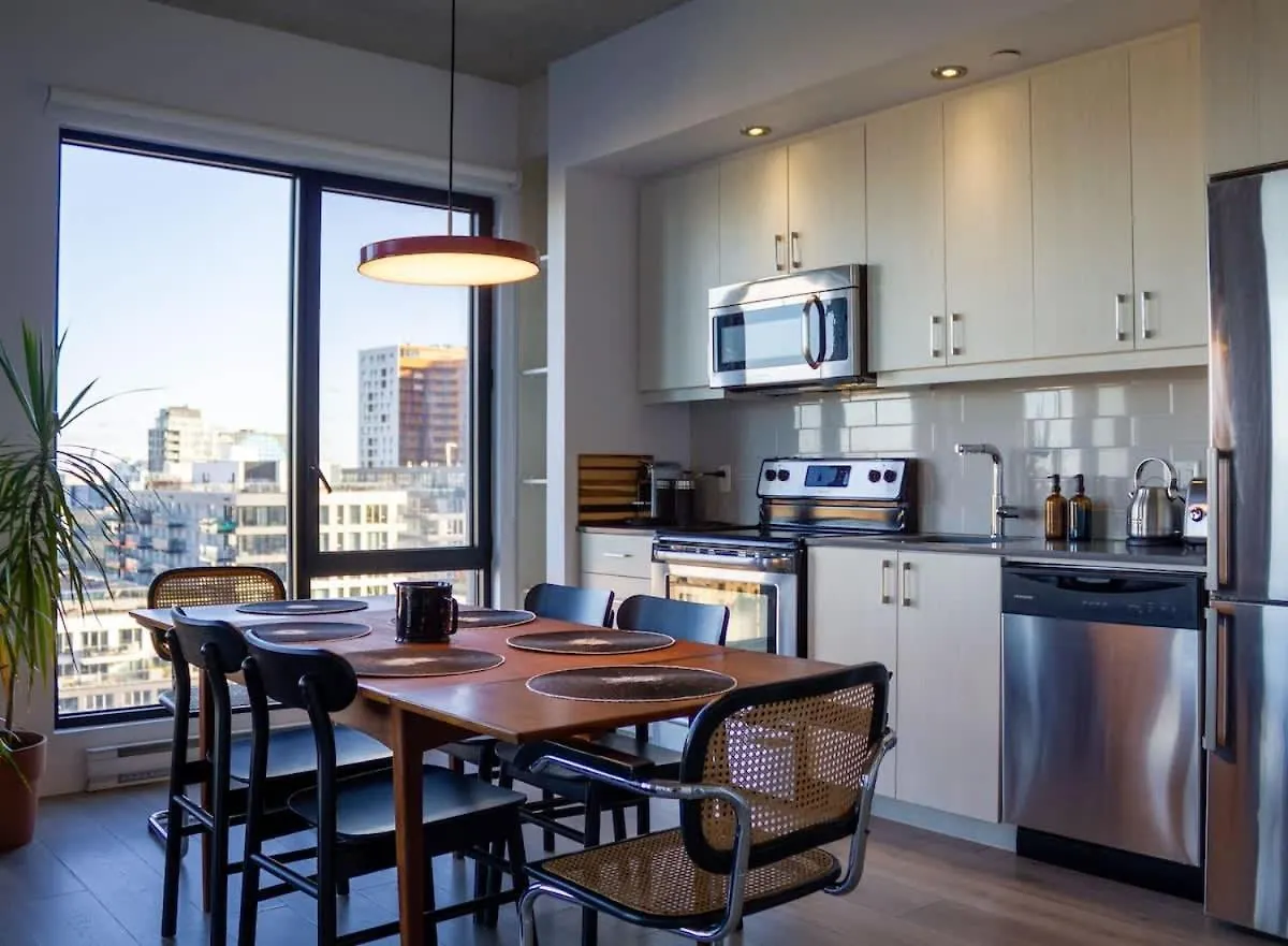 Panoramic Apartment In The Old Port Montreal